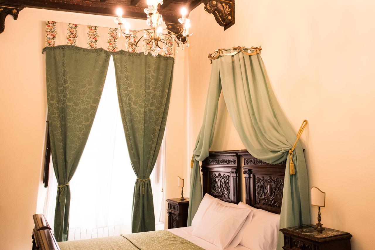 All'Ombra Della Torre Only Rooms Сієна Екстер'єр фото