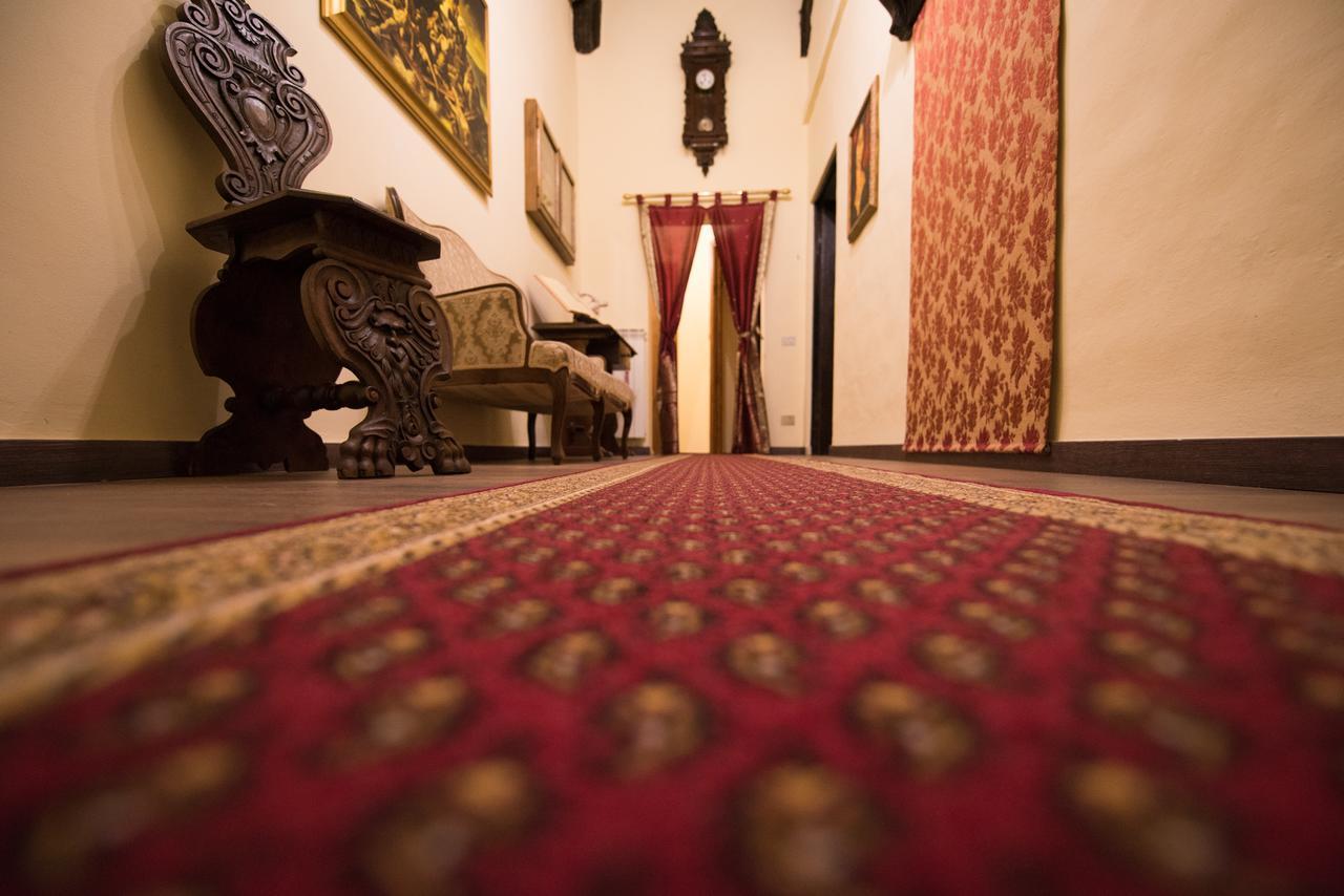 All'Ombra Della Torre Only Rooms Сієна Екстер'єр фото