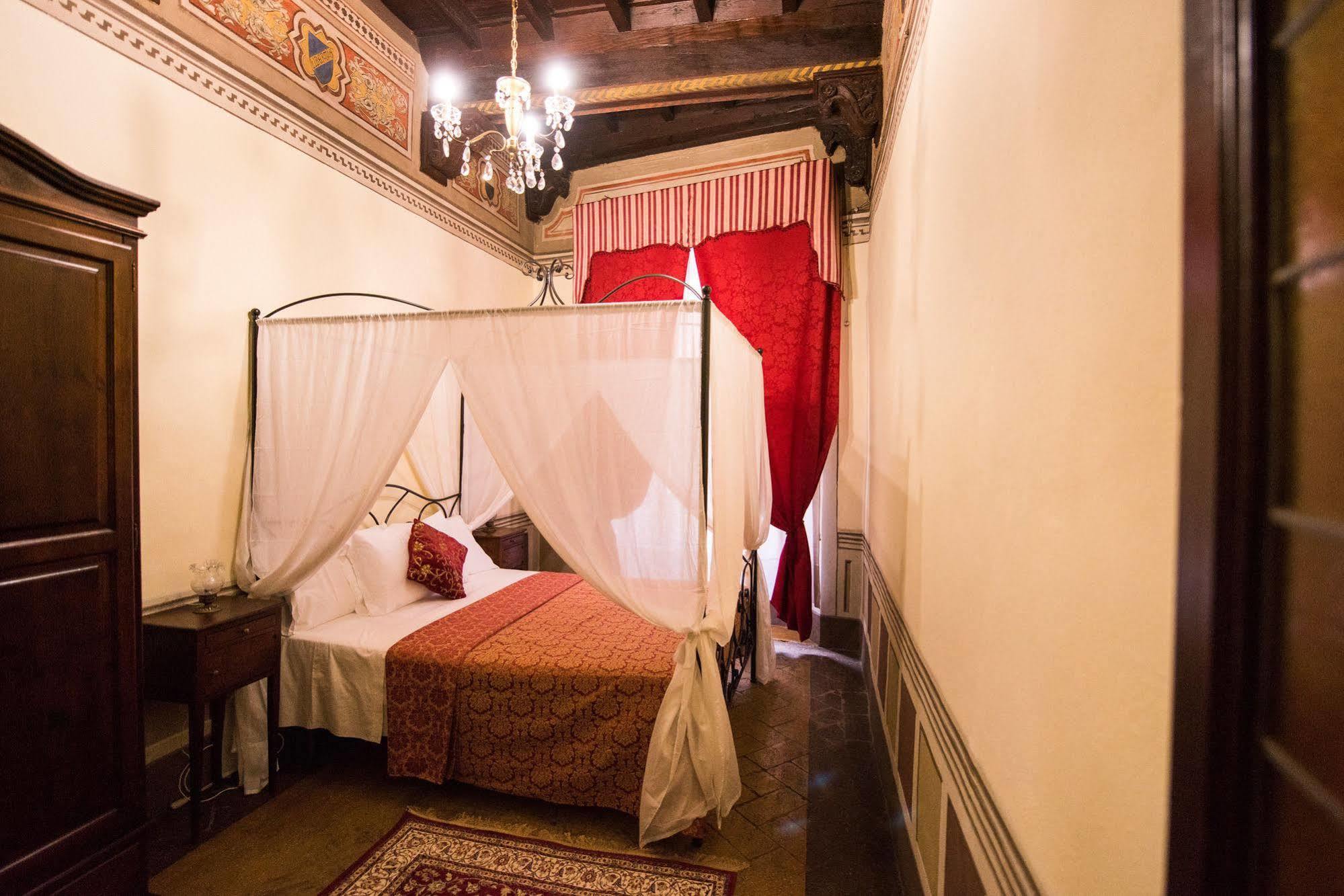 All'Ombra Della Torre Only Rooms Сієна Екстер'єр фото