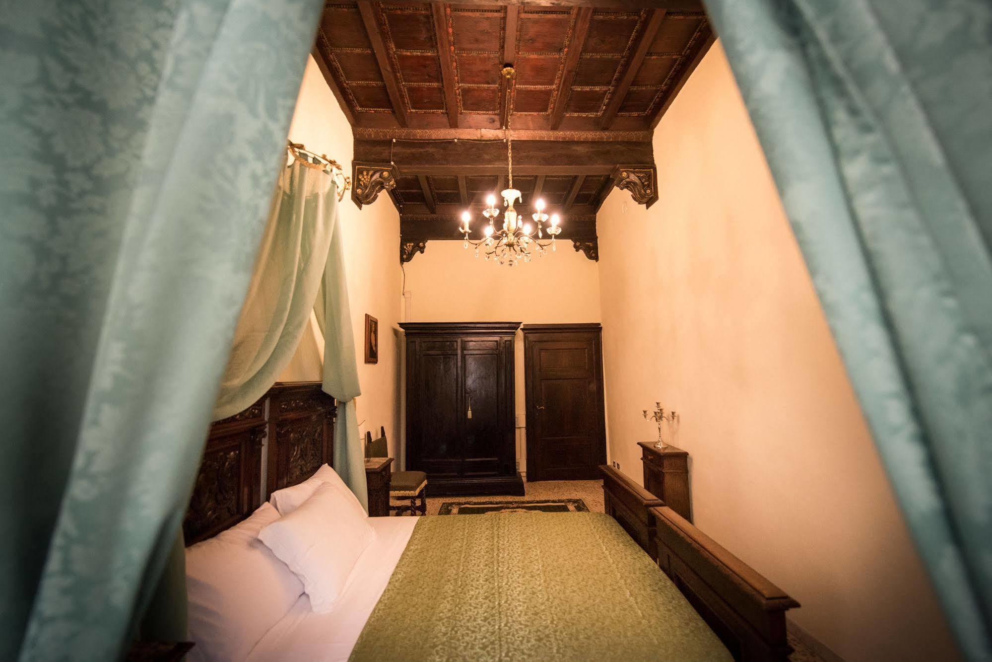 All'Ombra Della Torre Only Rooms Сієна Екстер'єр фото